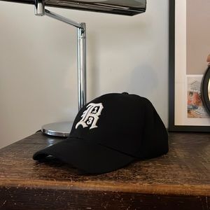 R13 baseball cap